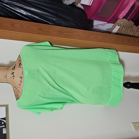 3x neon green light weight tshirt. - Picture 2 of 3